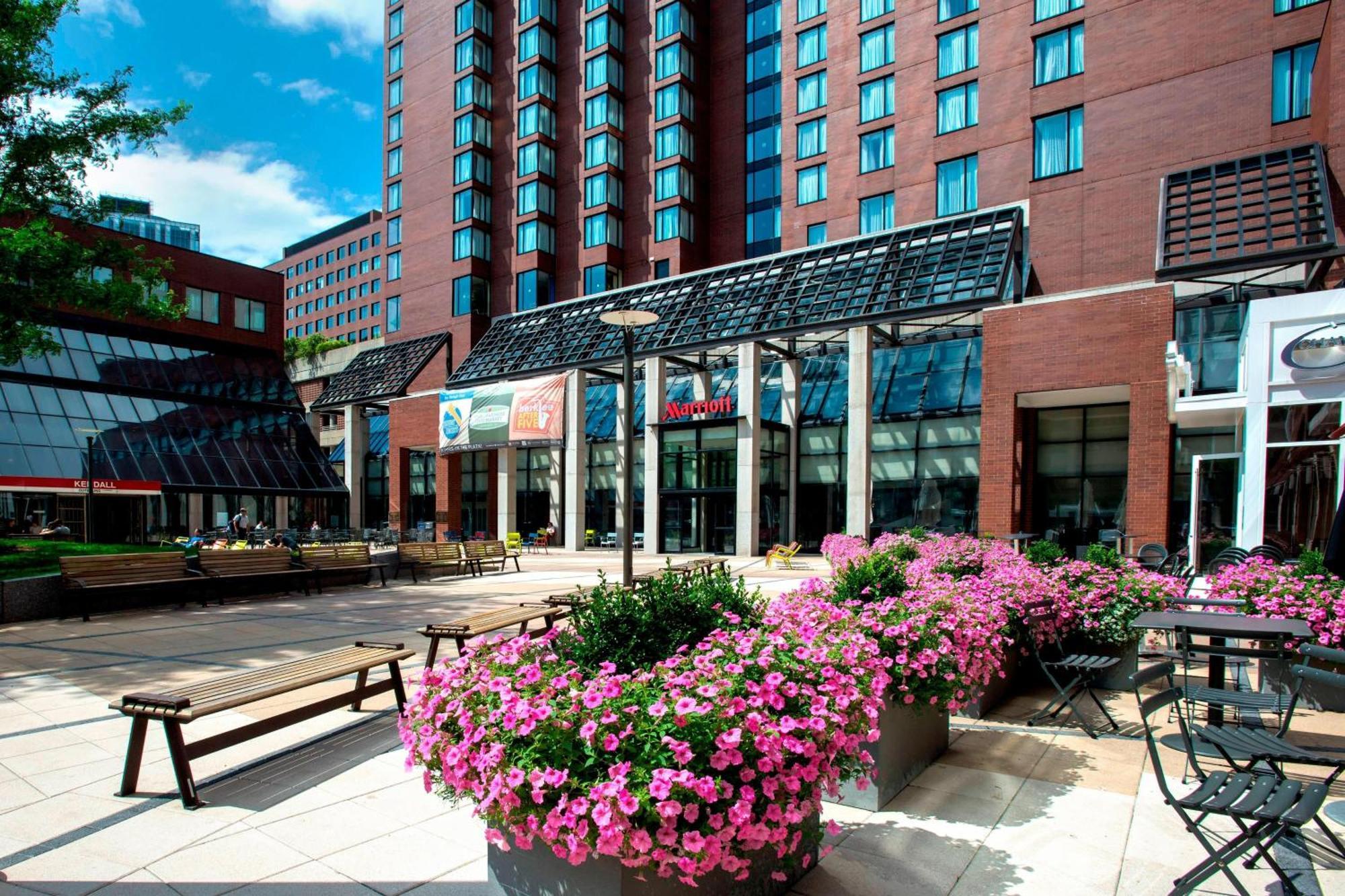 Boston Marriott Cambridge Hotel Exterior photo